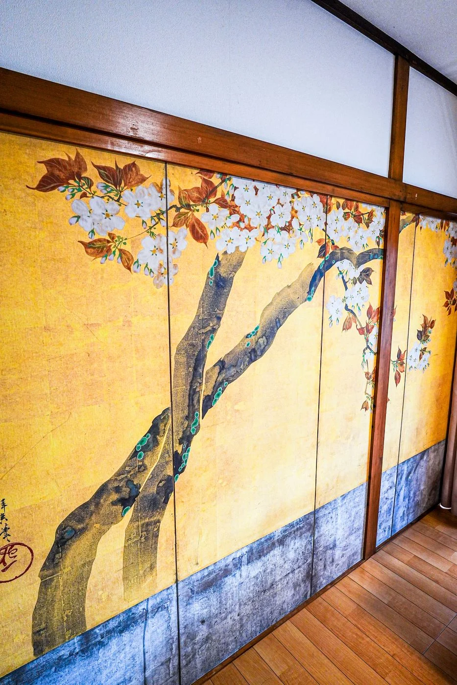 Detail of the golden cherry-blossom screen