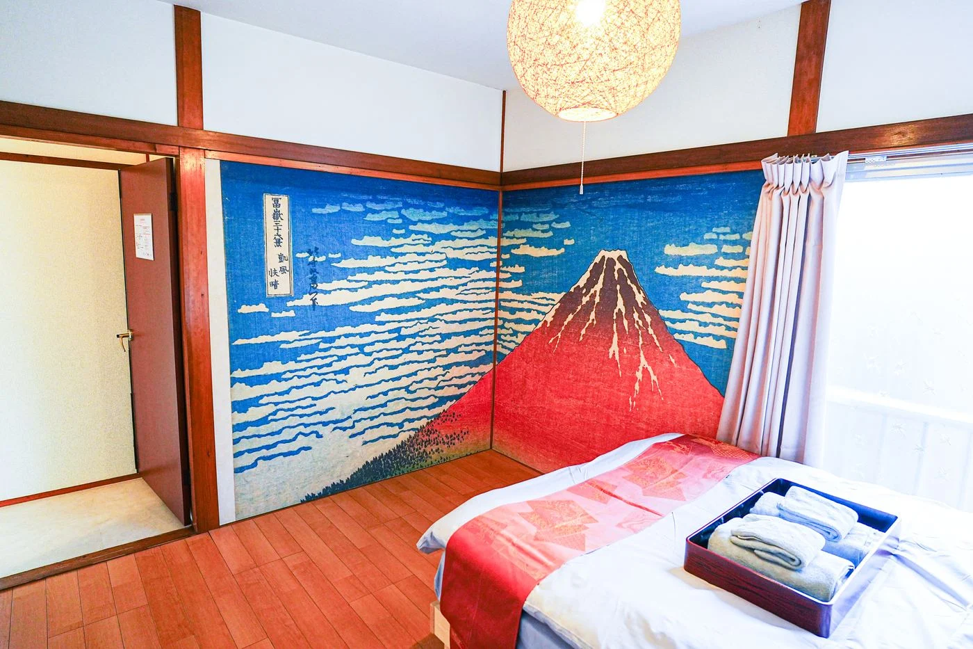The Akafuji room, with a Red Fuji mural